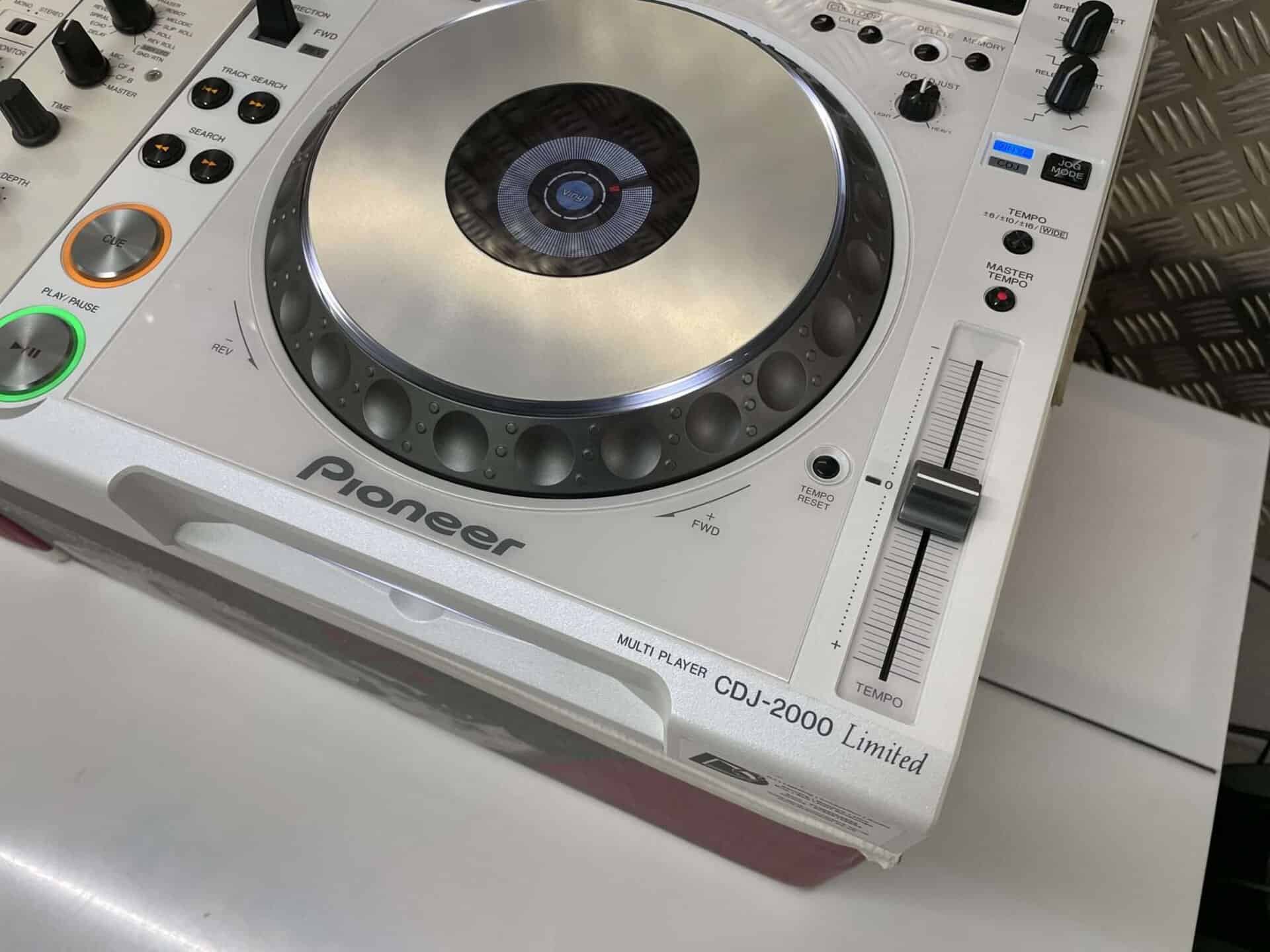 2x Pioneer CDJ 2000 White DJ Decks + DJM 900 Nexus - Deck Converters