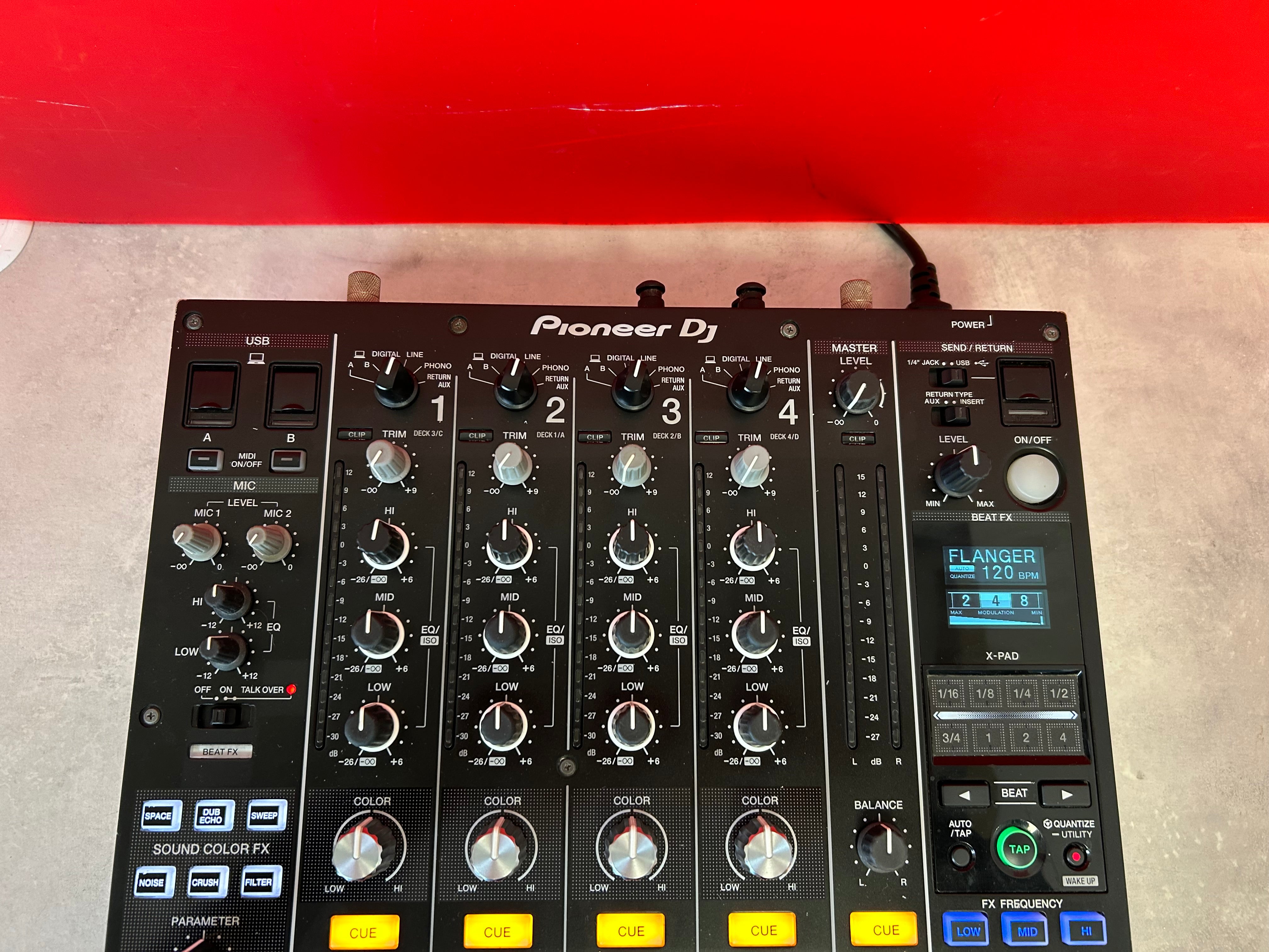 Table de mixage DJ Pioneer DJM 900 NXS2 - Occasion