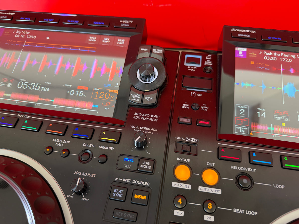 Paire de platines DJ Pioneer CDJ 3000 d'occasion, avec emballage d'origine