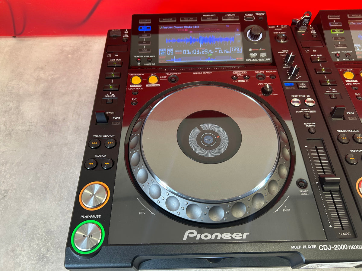 Paire de platines DJ Pioneer CDJ 2000 Nexus