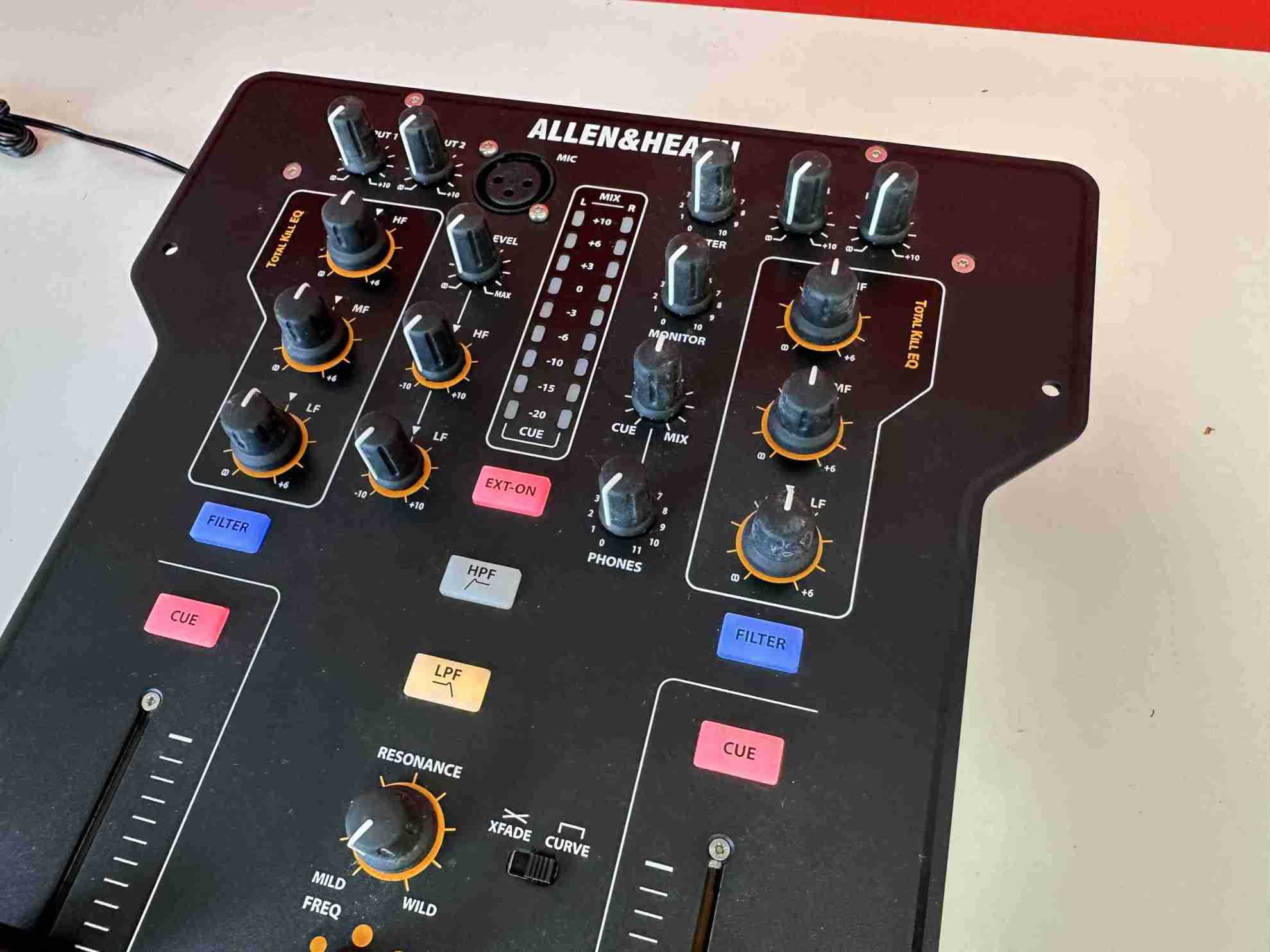 Allen & Heath Xone 23c DJ Mixer - Deck Converters
