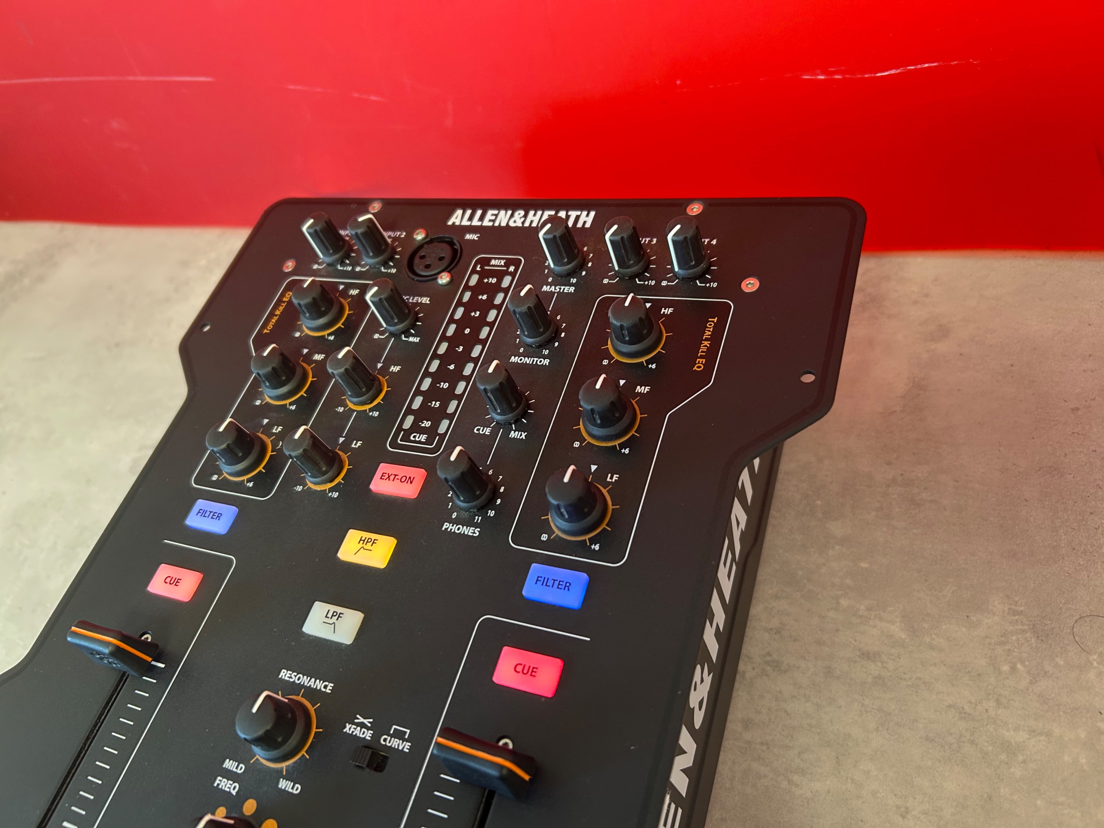 Allen & Heath Xone:23C DJ Mixer – Pre-Owned