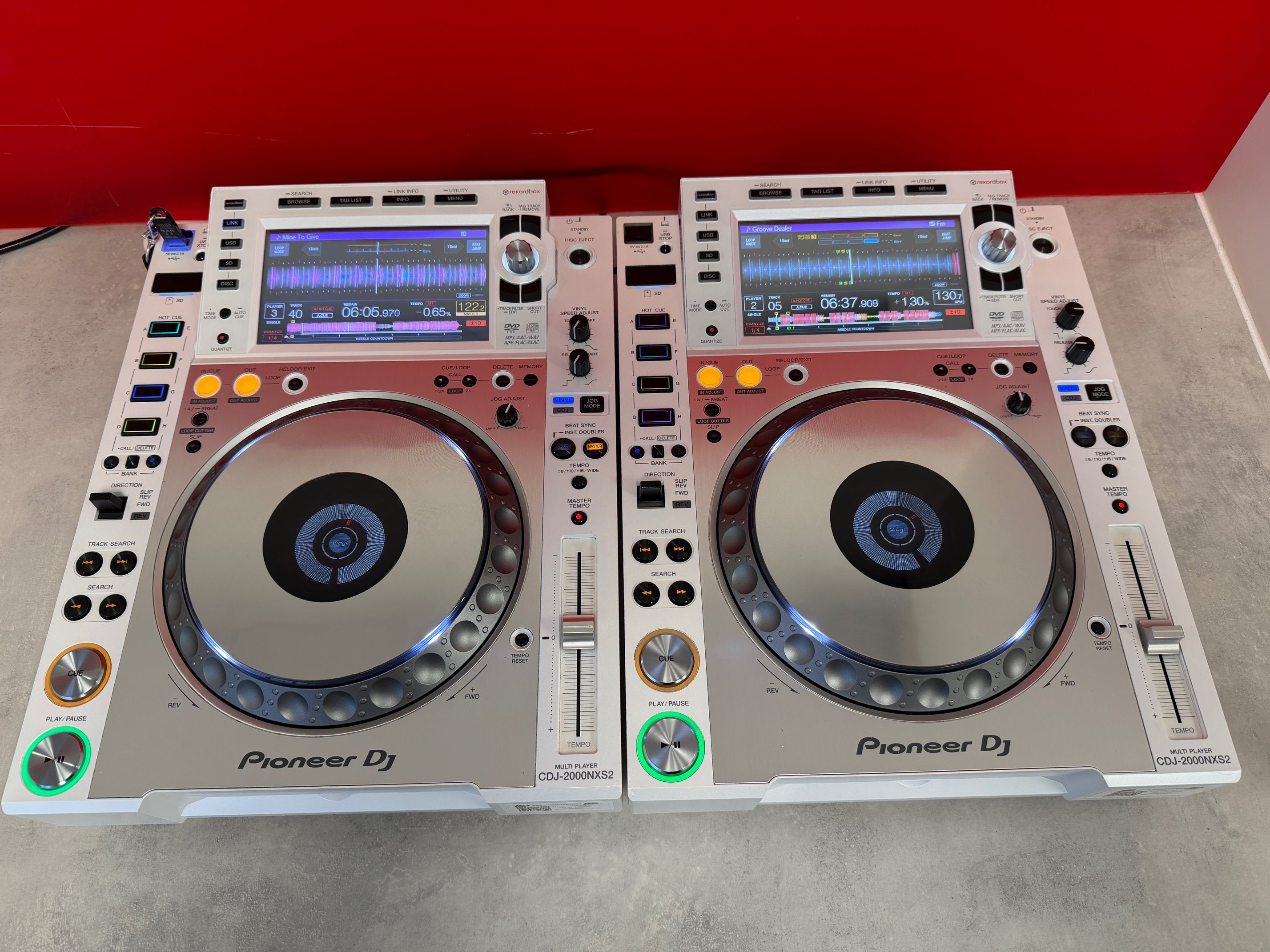 Paire de platines DJ Pioneer CDJ 2000 NXS2 Édition Limitée Blanche