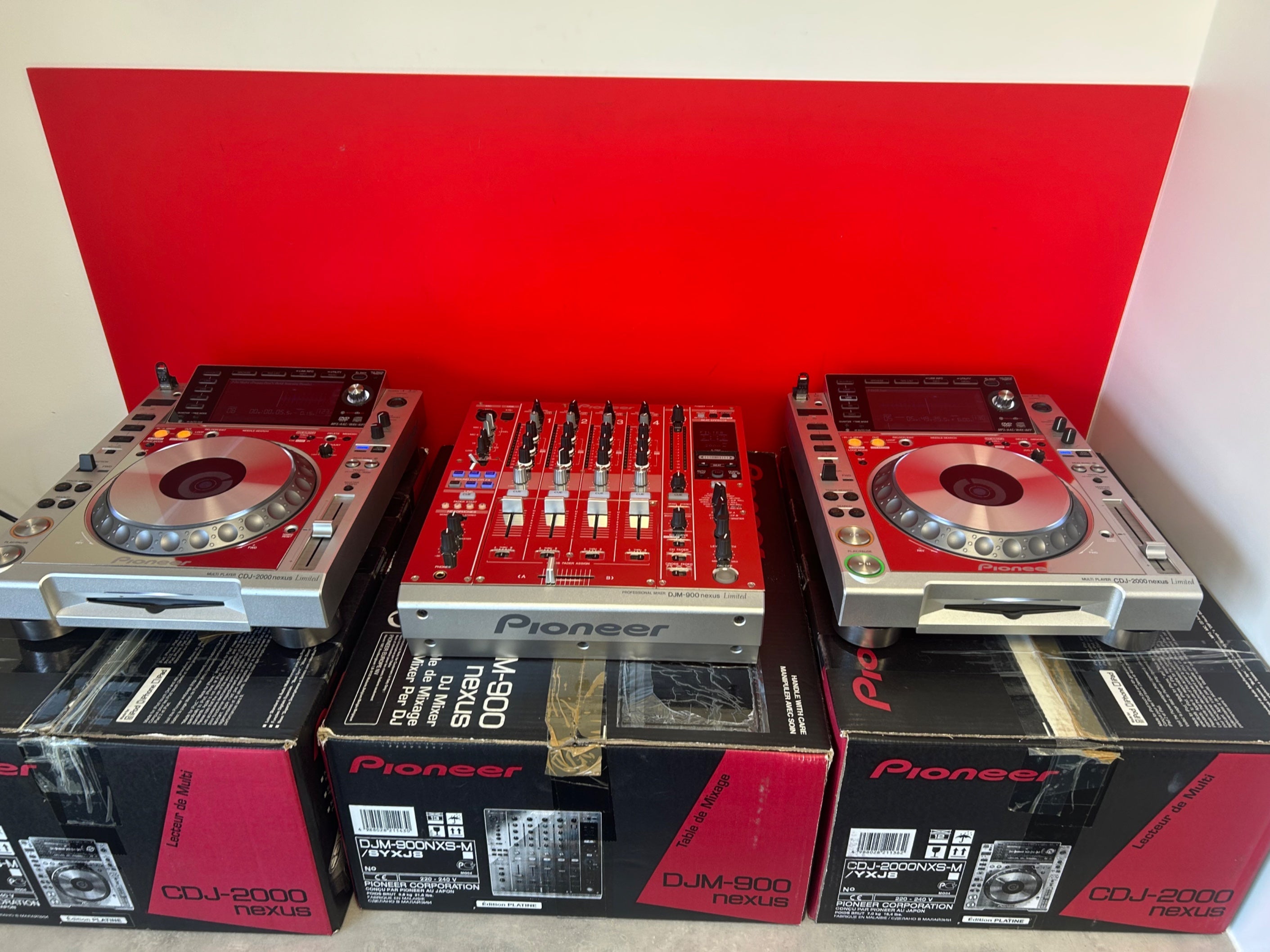 Pair Pioneer CDJ 2000 Nexus DJM 900 Nexus Platinum Limited Edition