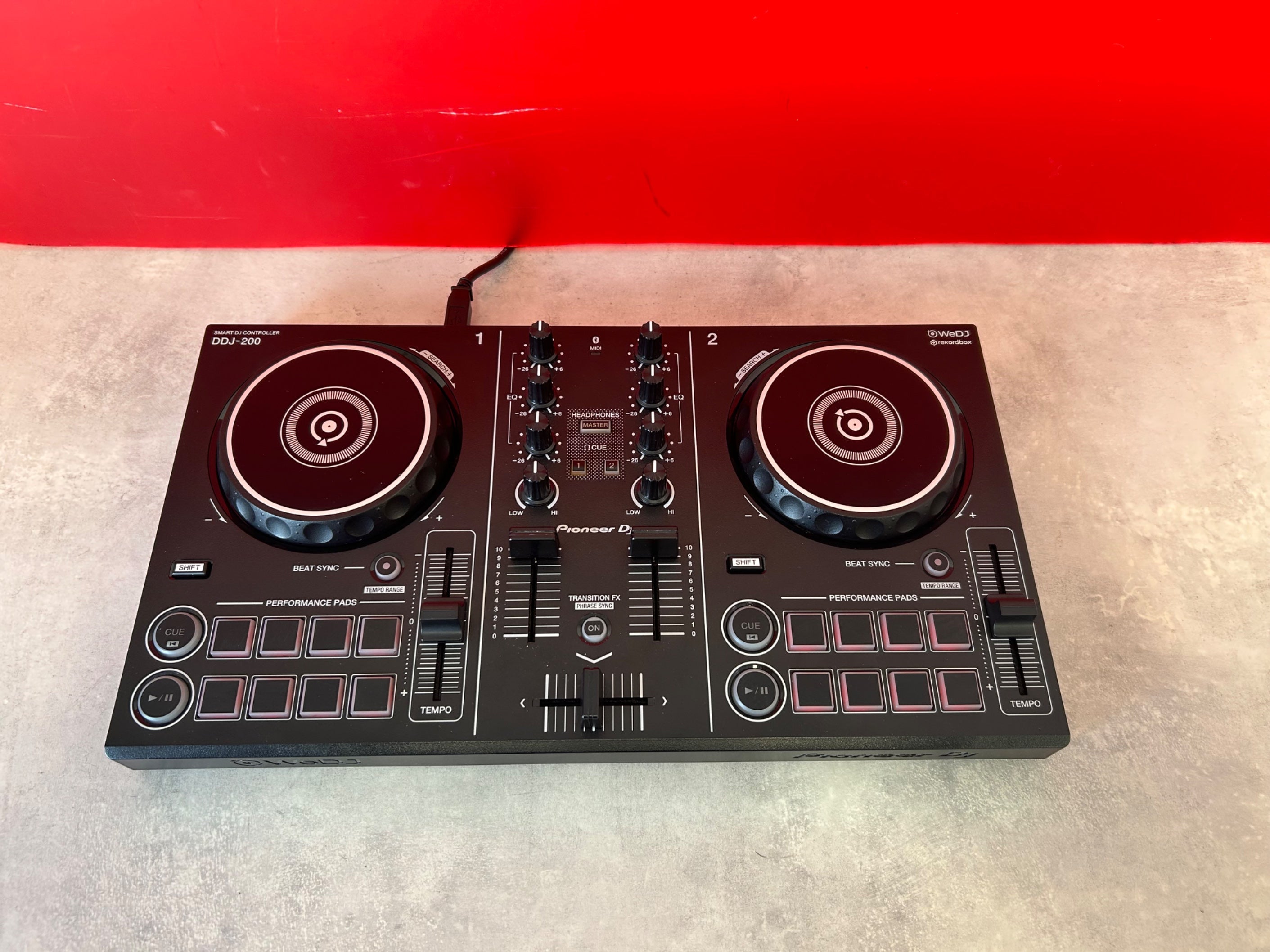 Pioneer DJ DDJ 200 with Carry Case - Pre Owned - Deck Converters
