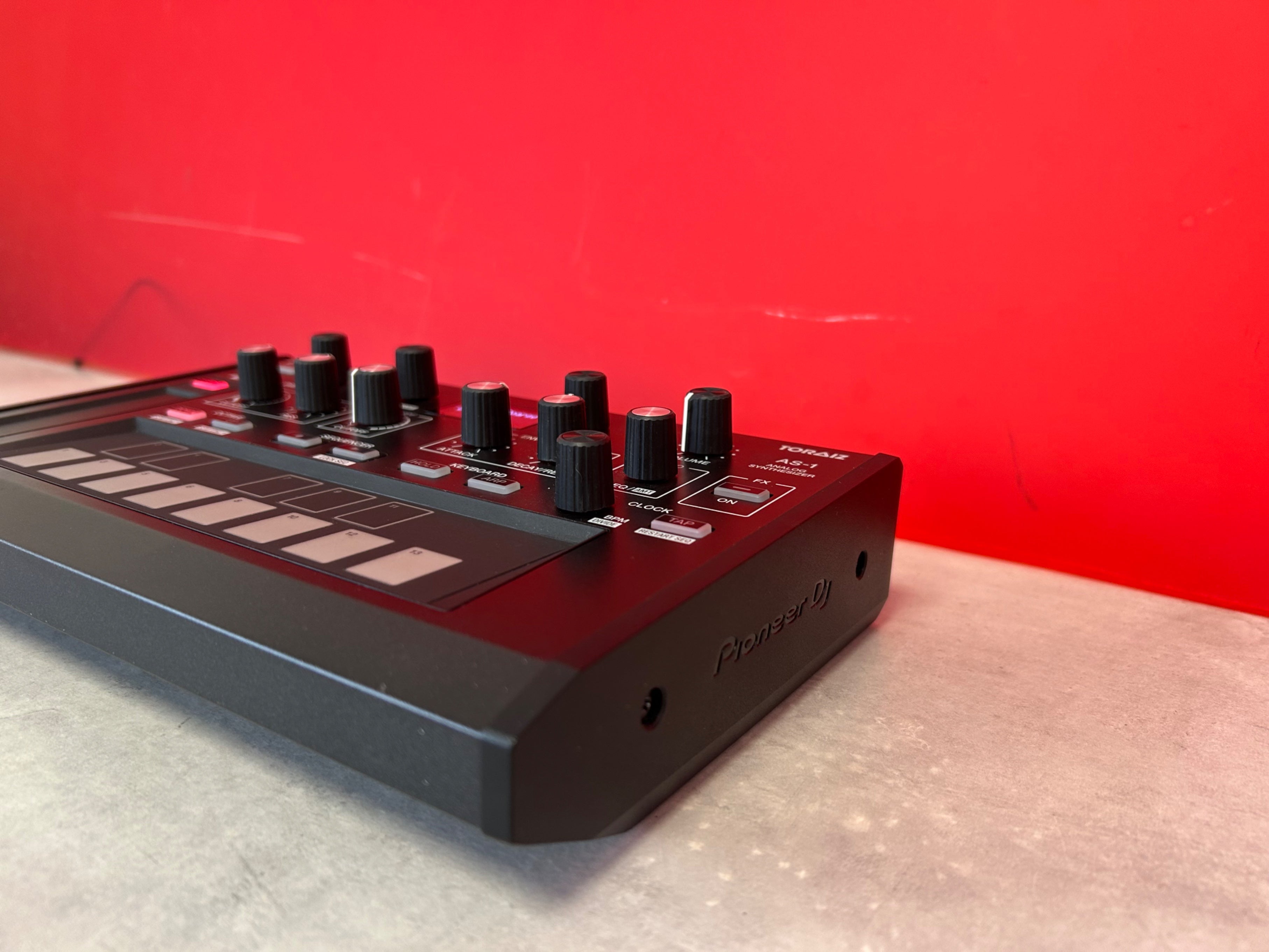 Pioneer DJ TORAIZ AS - 1 Monophonic Analog Synthesizer - Deck Converters