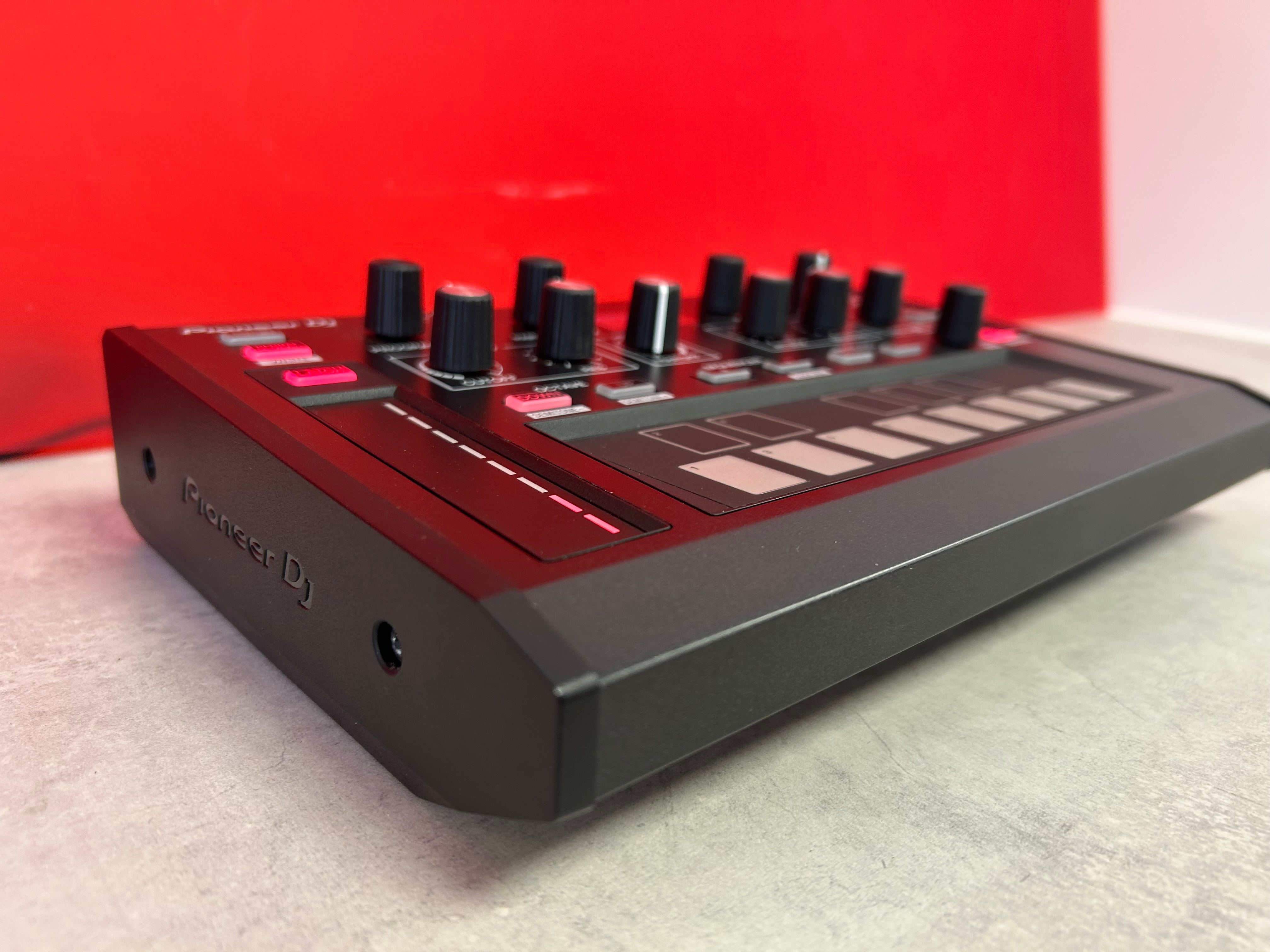 Pioneer DJ TORAIZ AS - 1 Monophonic Analog Synthesizer - Deck Converters