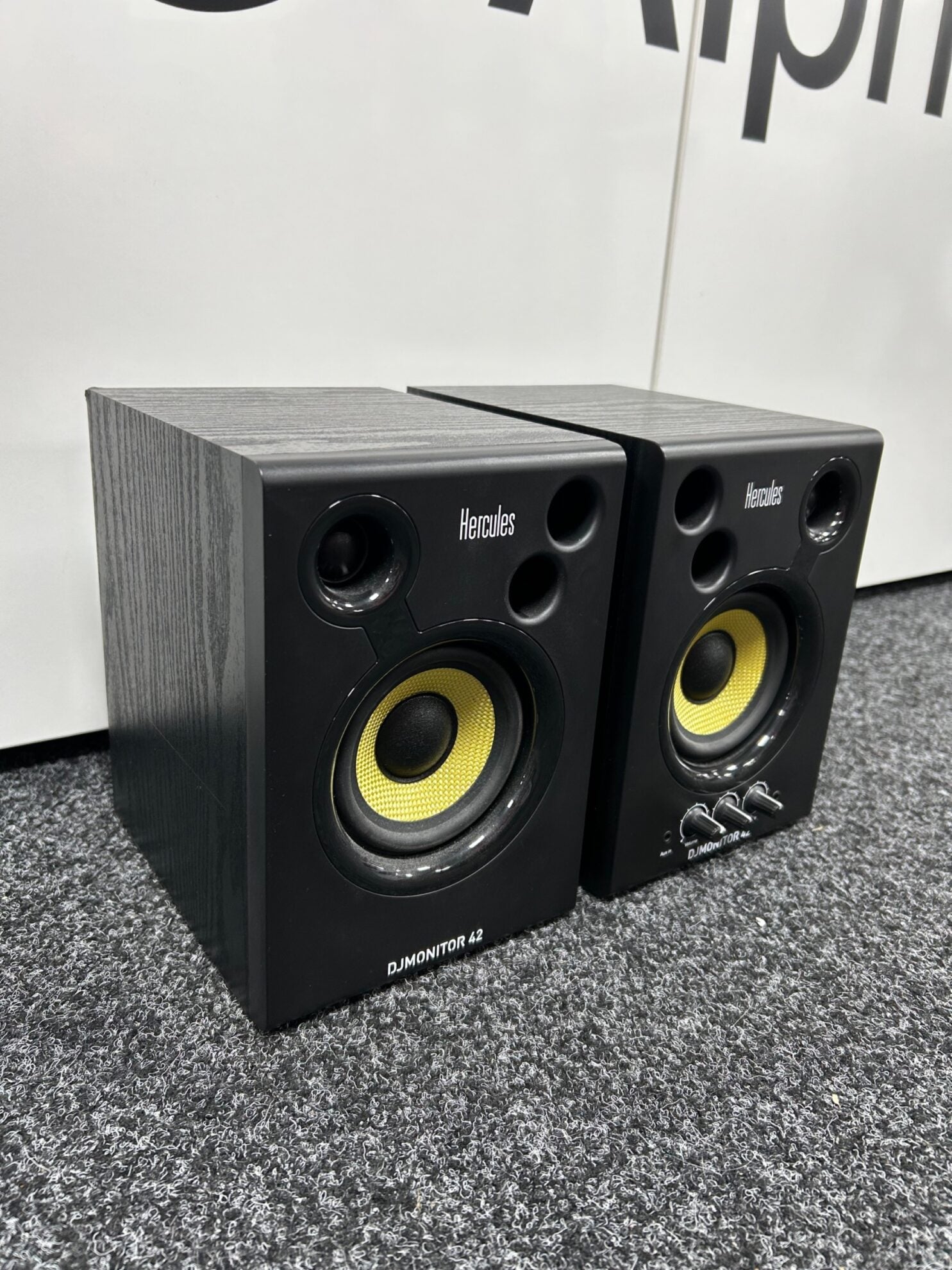 Pre Owned Hercules DJ Monitor 42 - Pair - Deck Converters