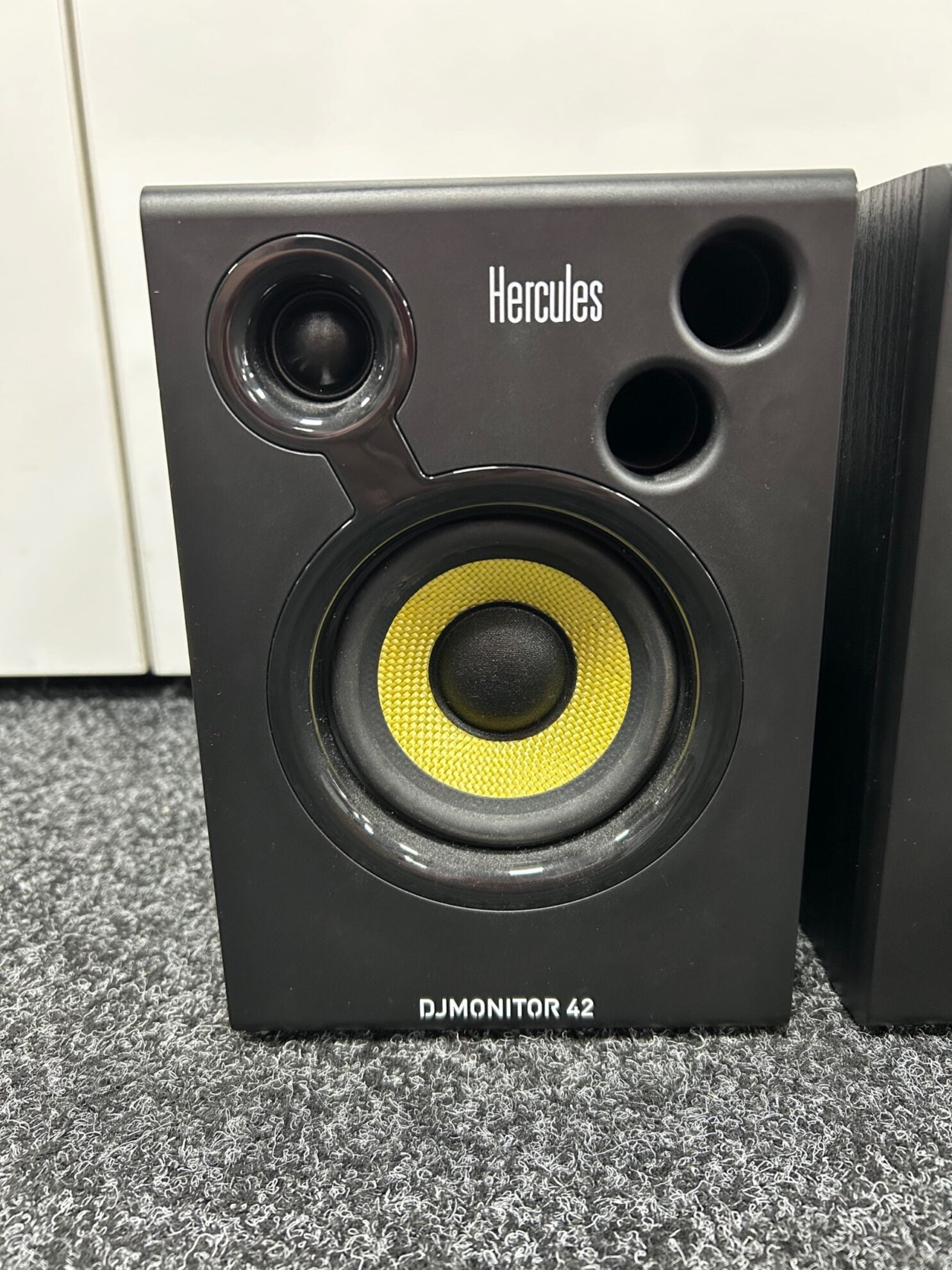Pre Owned Hercules DJ Monitor 42 - Pair - Deck Converters