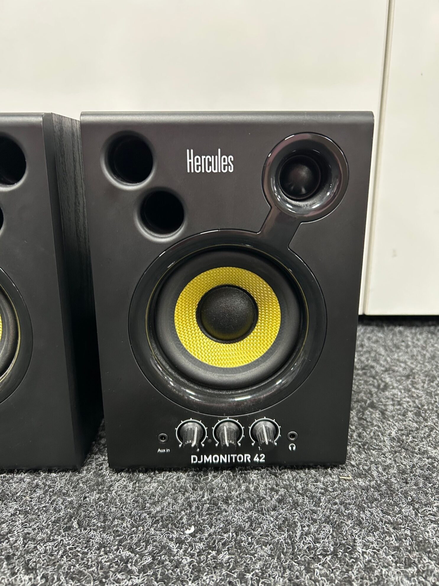 Pre Owned Hercules DJ Monitor 42 - Pair - Deck Converters