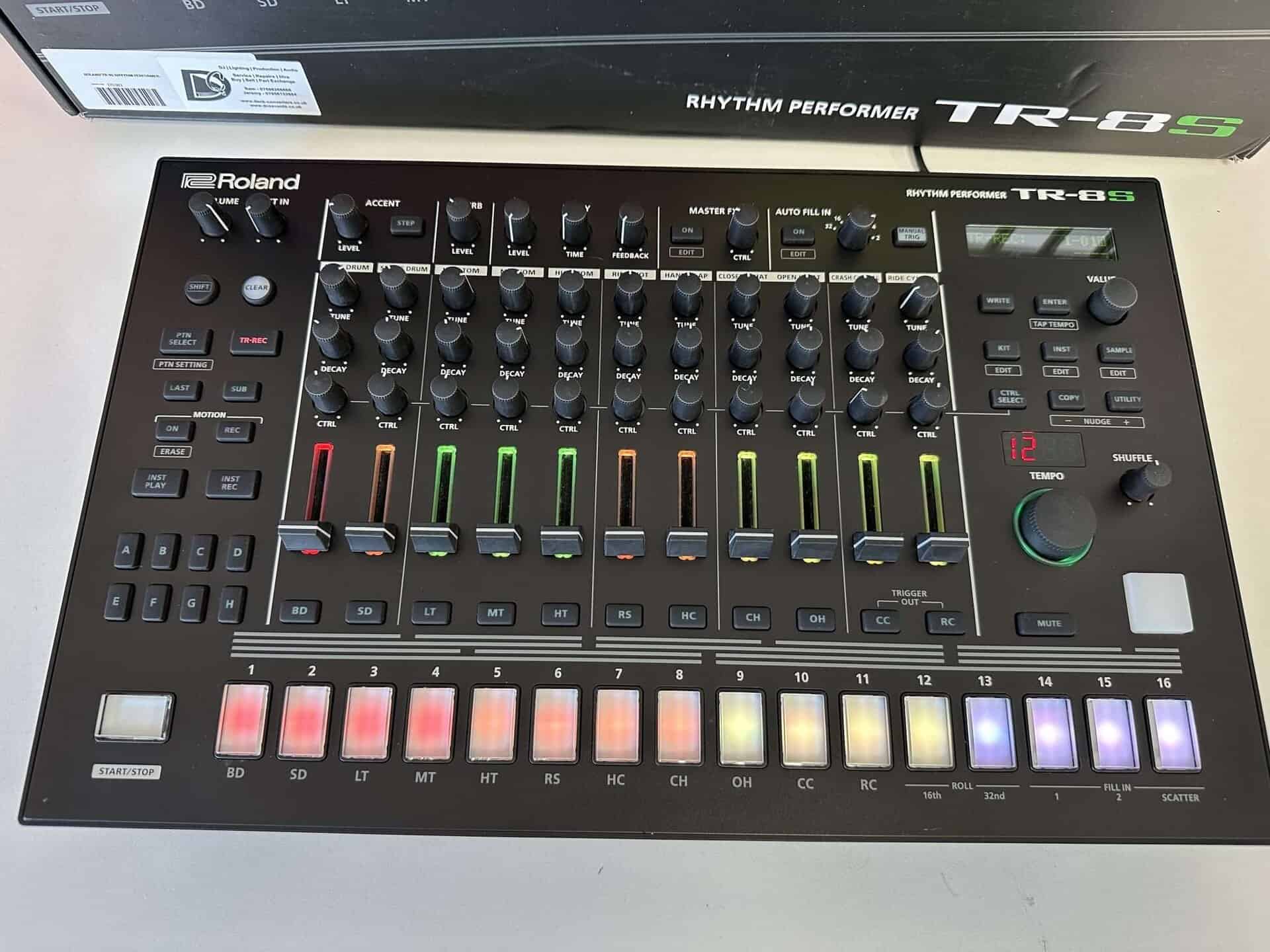 ROLAND TR - 8S RHYTHM PERFORMER DRUM MACHINE - Deck Converters