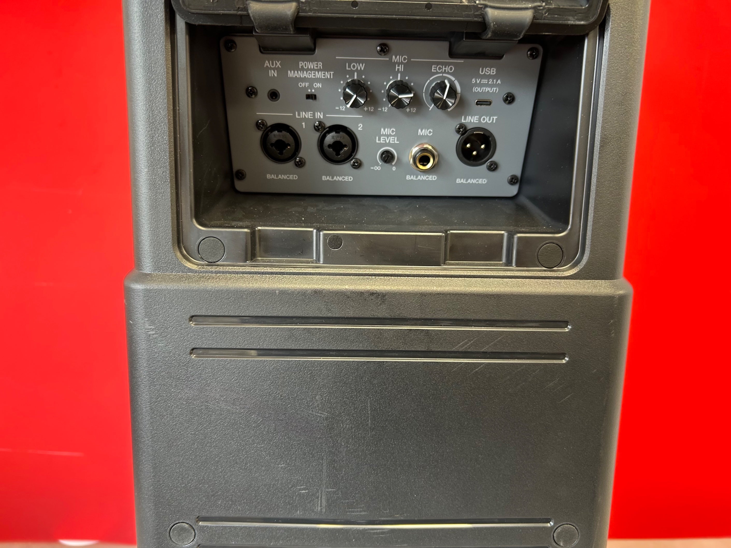 AlphaTheta WAVE EIGHT 8" Battery Powered Loudspeaker - Pre Owned