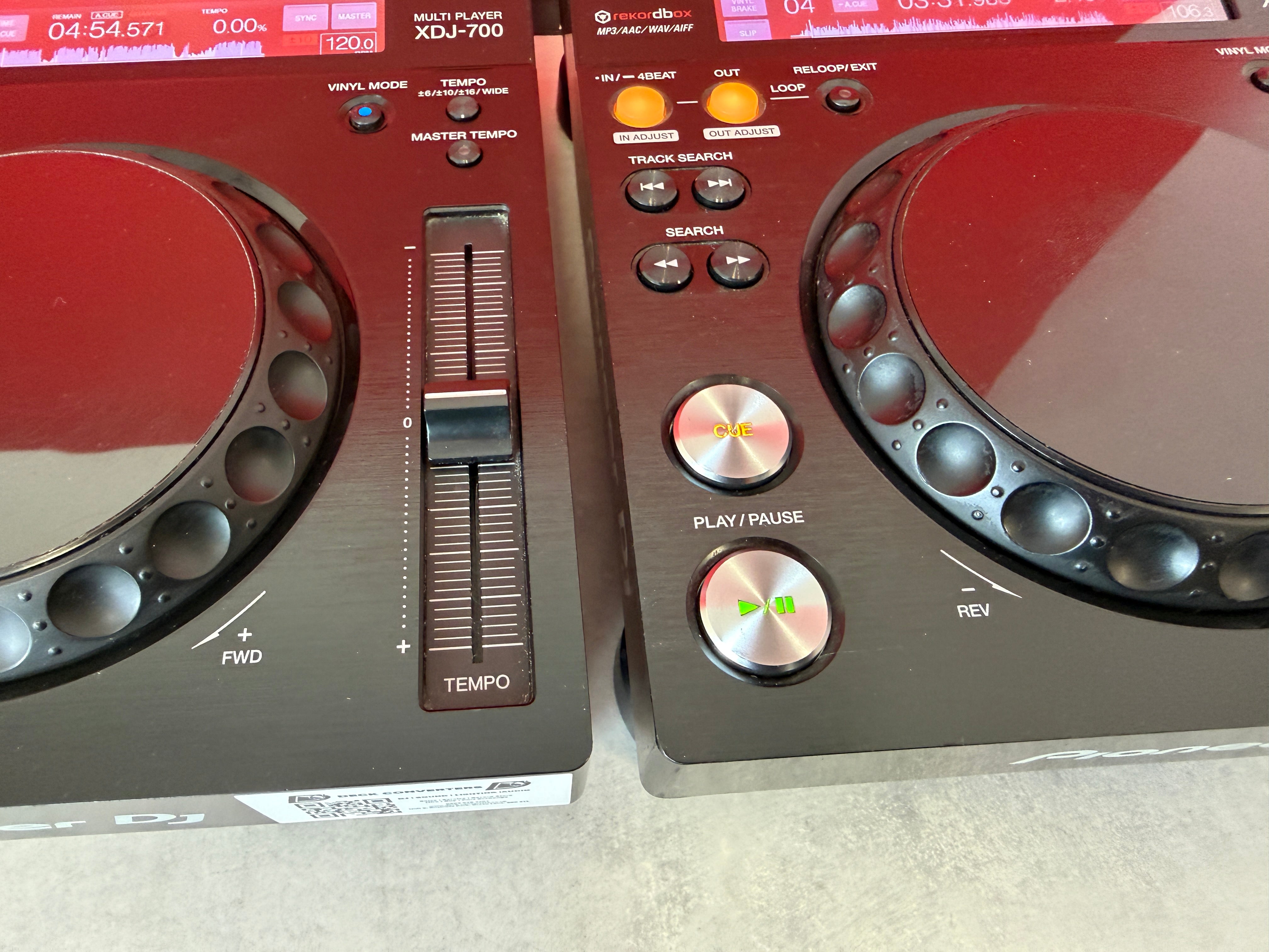 PAIR Pioneer XDJ 700 USB Decks Pre Owned