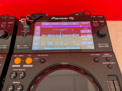 PAIR Pioneer XDJ 700 USB Decks Pre Owned