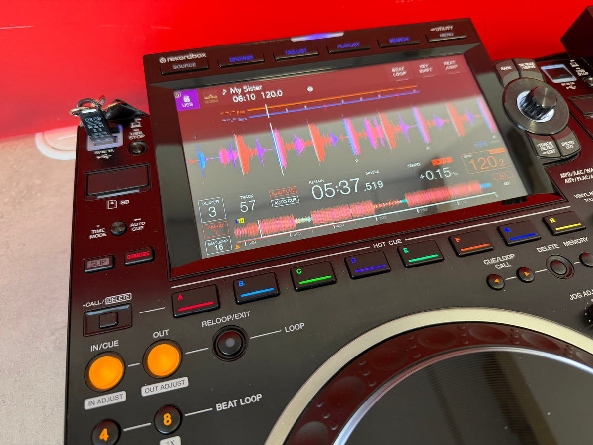 Paire de platines DJ Pioneer CDJ 3000 d'occasion, avec emballage d'origine