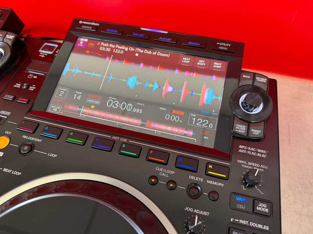 Paire de platines DJ Pioneer CDJ 3000 d'occasion, avec emballage d'origine