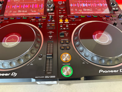 Paire de platines DJ Pioneer CDJ 3000 d'occasion, avec emballage d'origine
