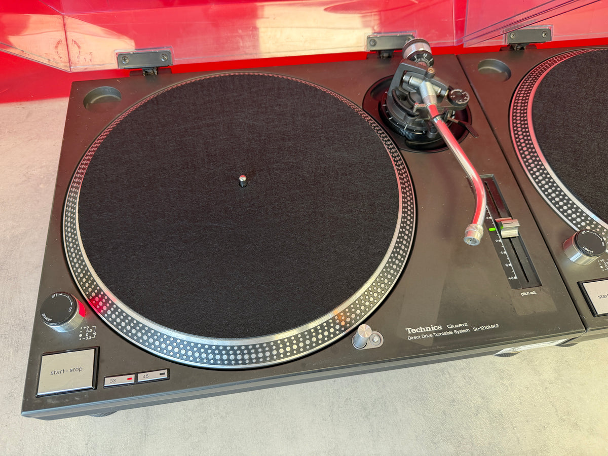 Paire de platines vinyles Technics SL 1210 MK2