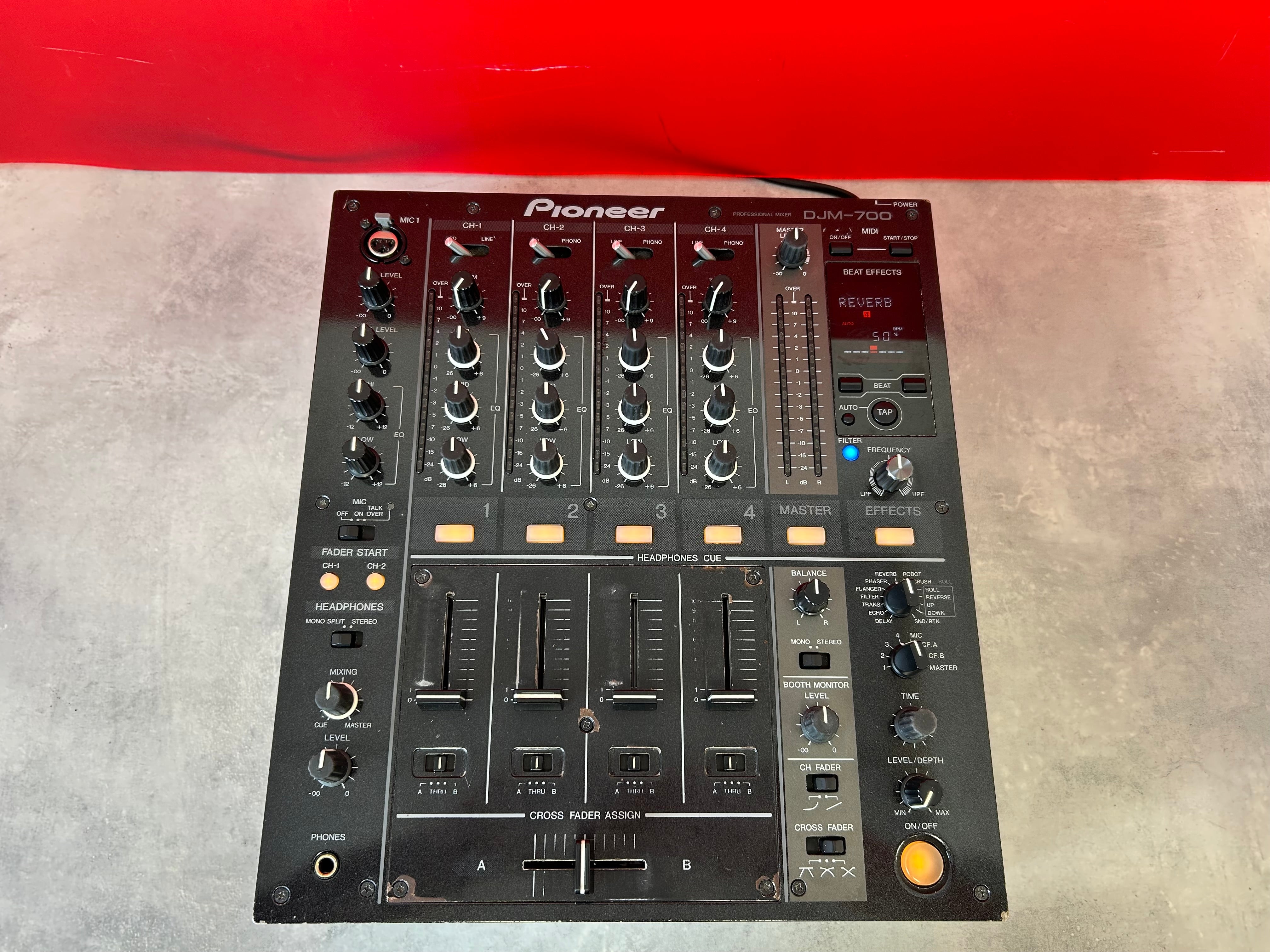 Table de Mixage Professionnelle Pioneer DJM 700