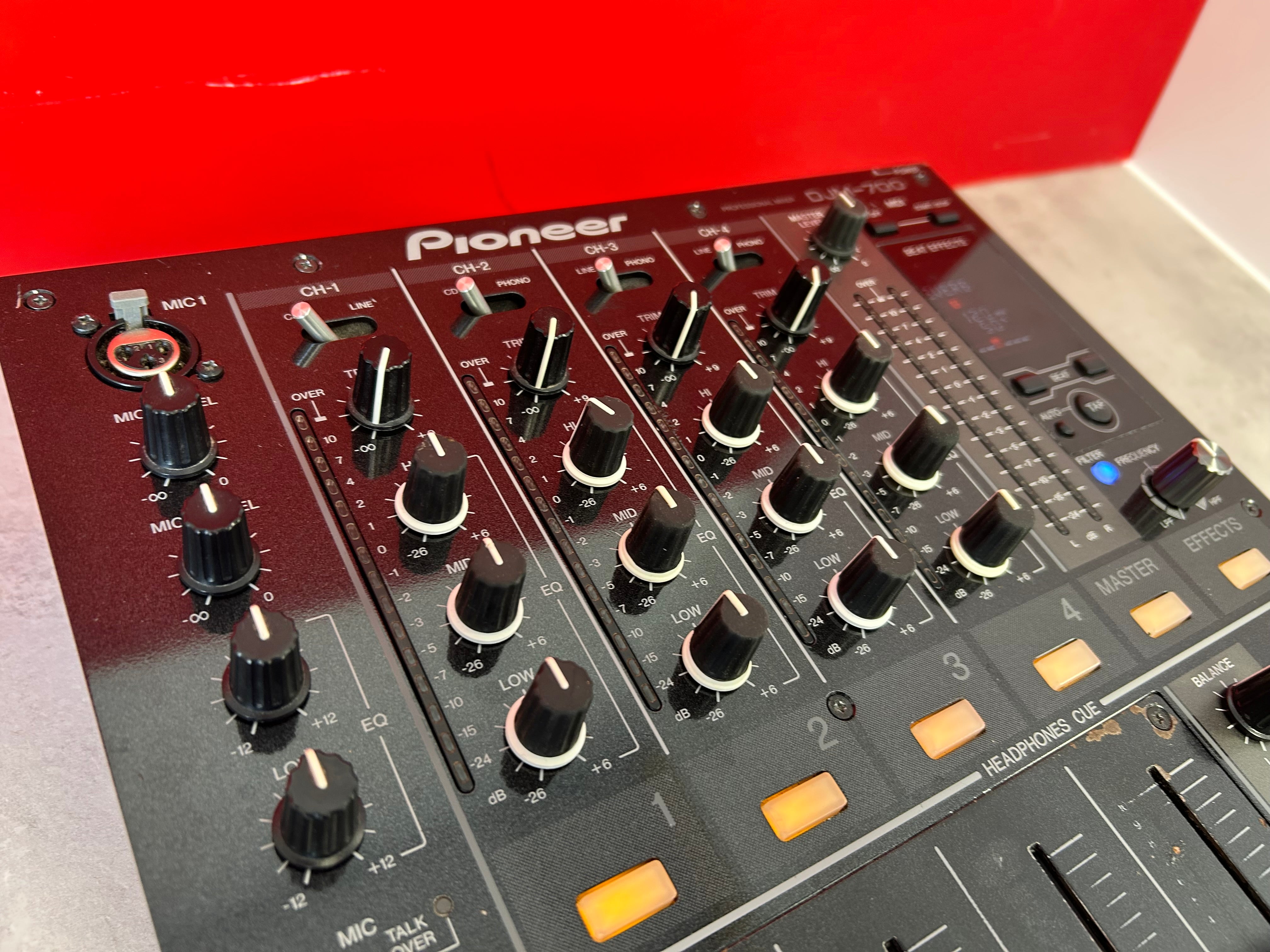Table de Mixage Professionnelle Pioneer DJM 700