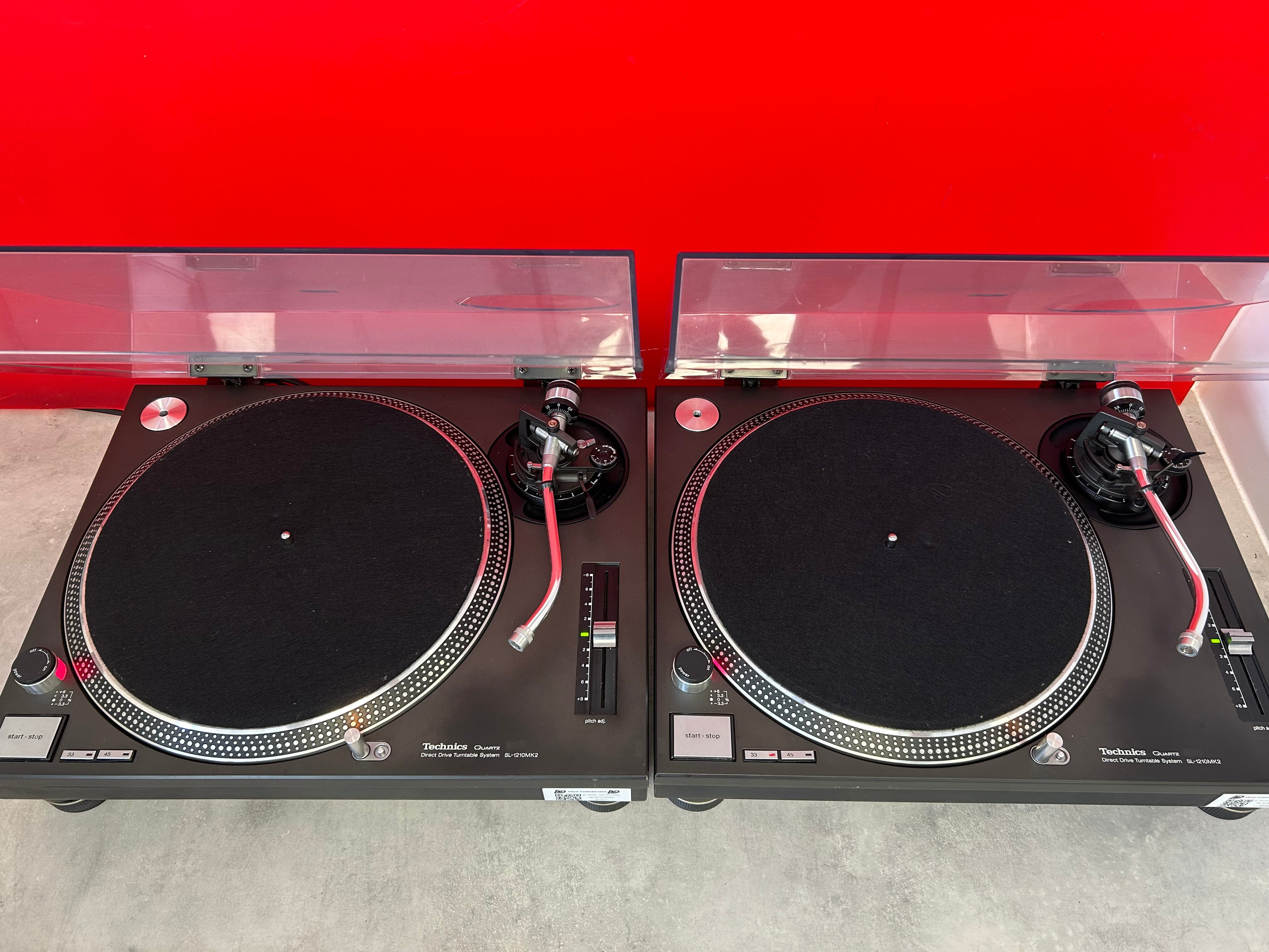 Paire de platines vinyles Technics SL 1210 MK2