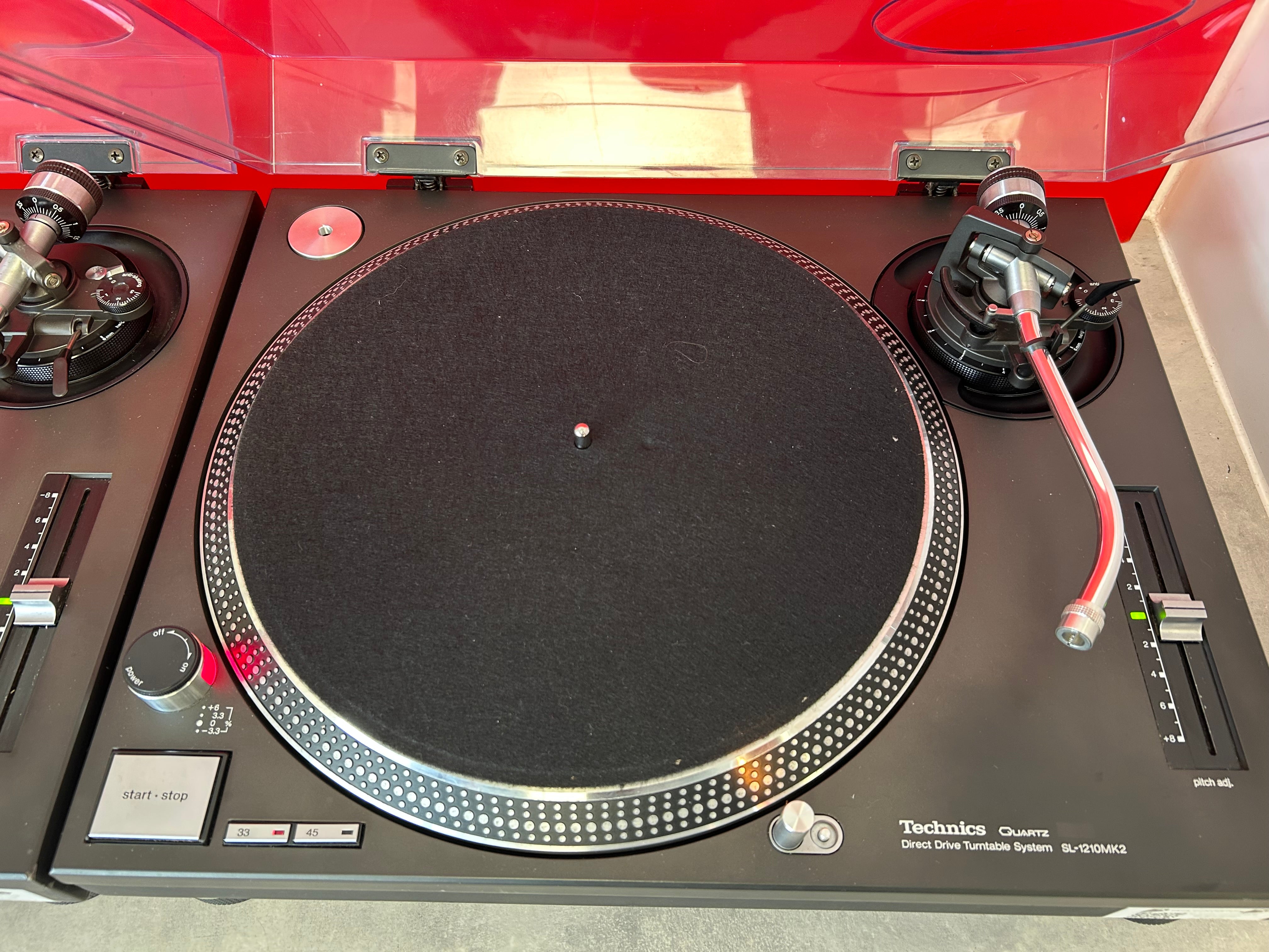 Paire de platines vinyles Technics SL 1210 MK2