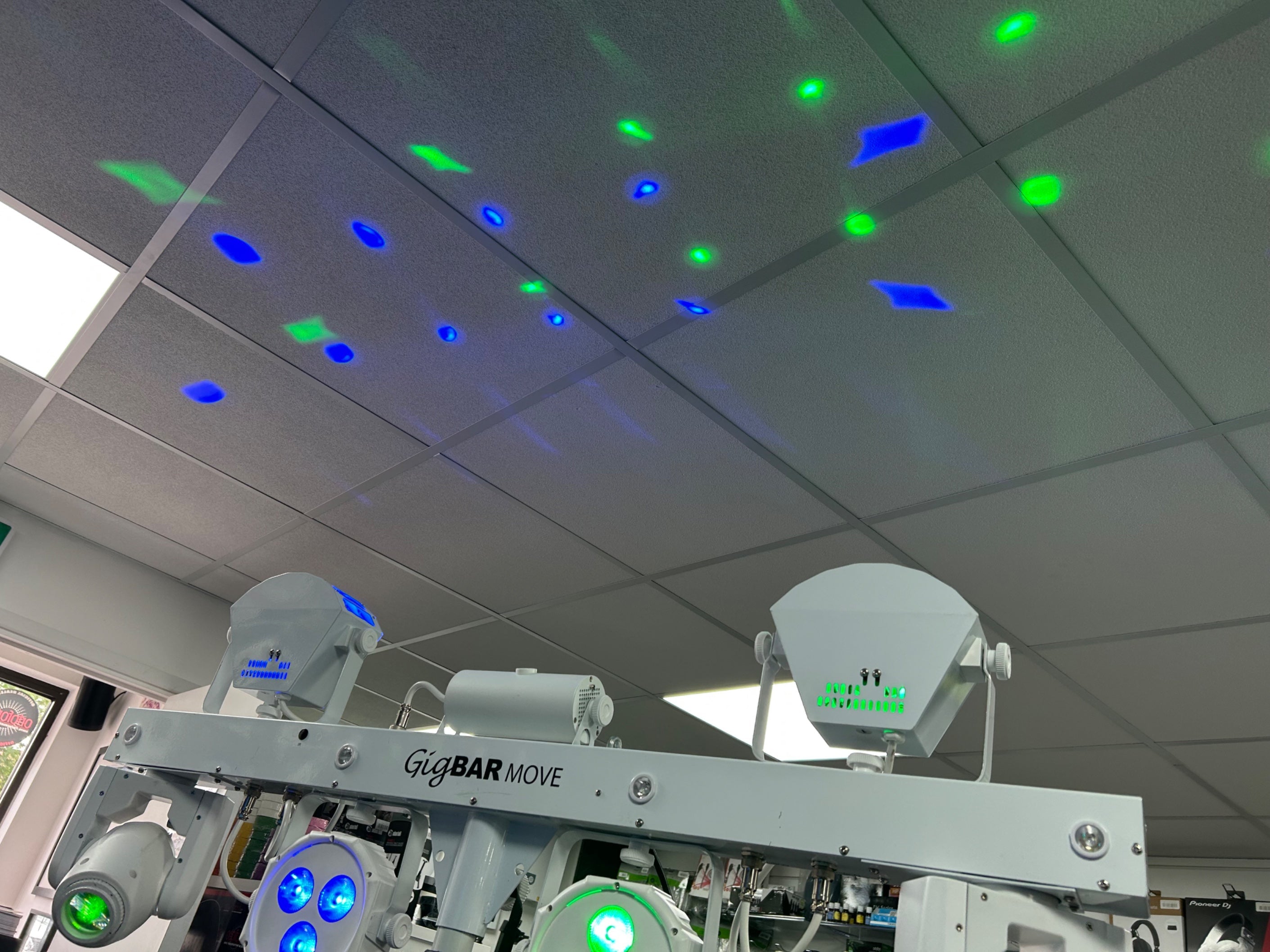 Chauvet DJ GigBAR Move White - Pre Owned - Deck Converters