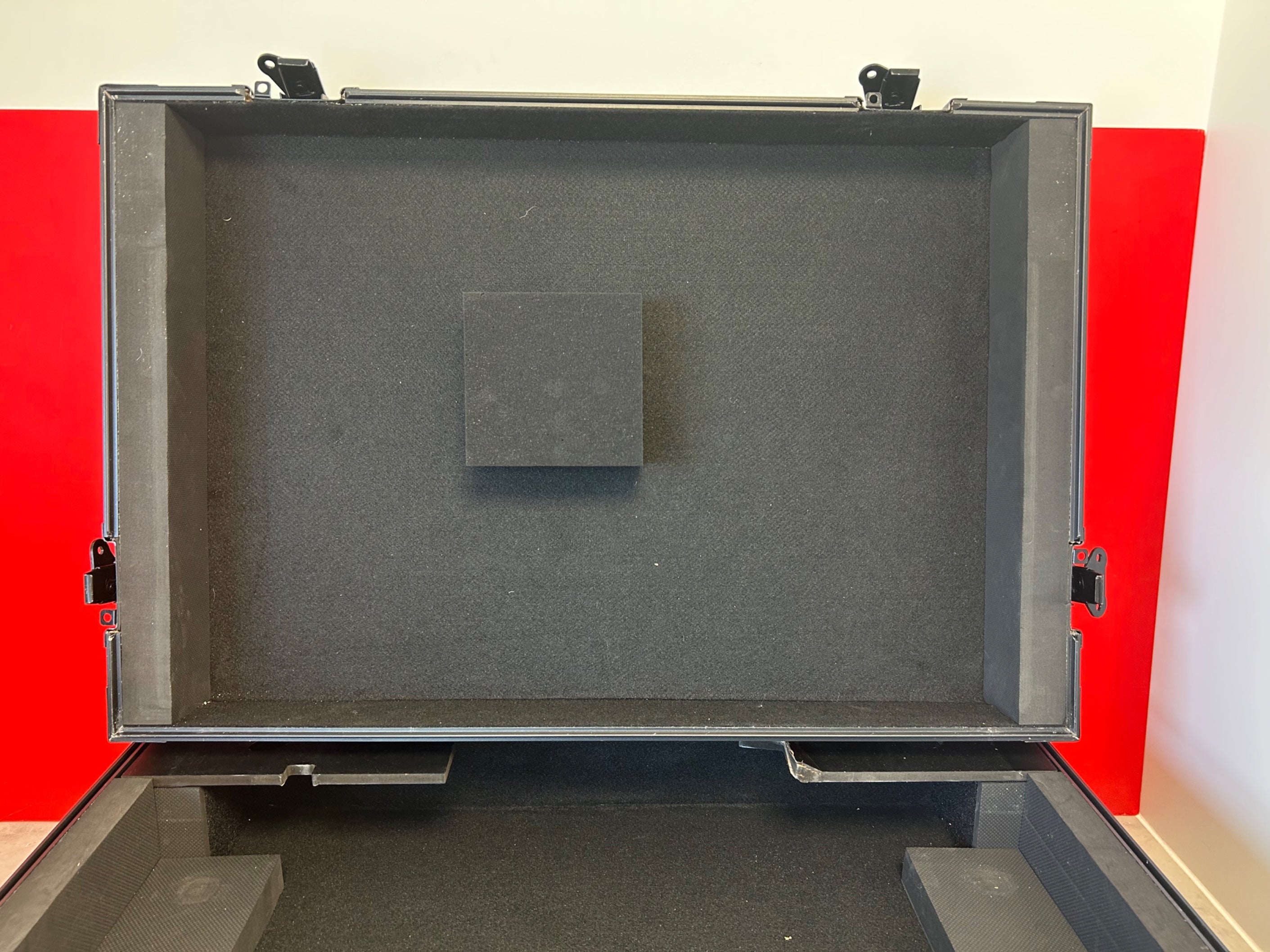 Pioneer FLT-XDJRX3 Flight Case for XDJ RX3 - Pre Owned - Damage Inside