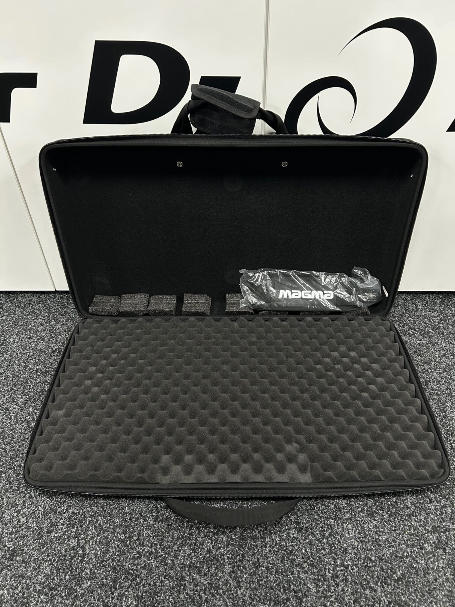 Magma CTRL Case XXL Plus Universal DJ Controller Case - Pre Owned - Deck Converters