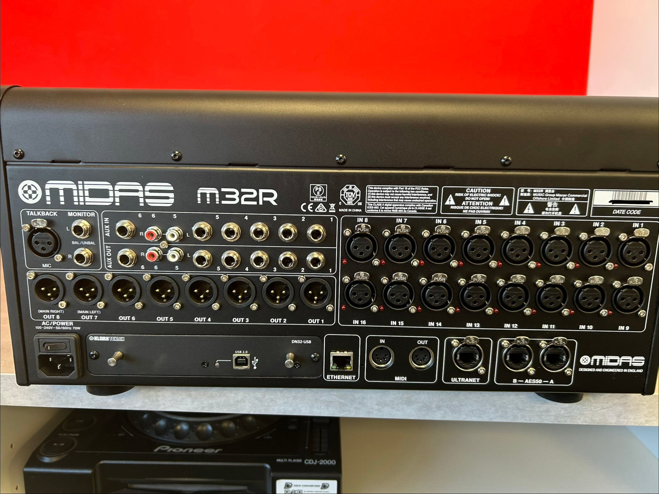 Midas M32R Digital Console with Flyht Pro Case - Pre Owned - Deck Converters