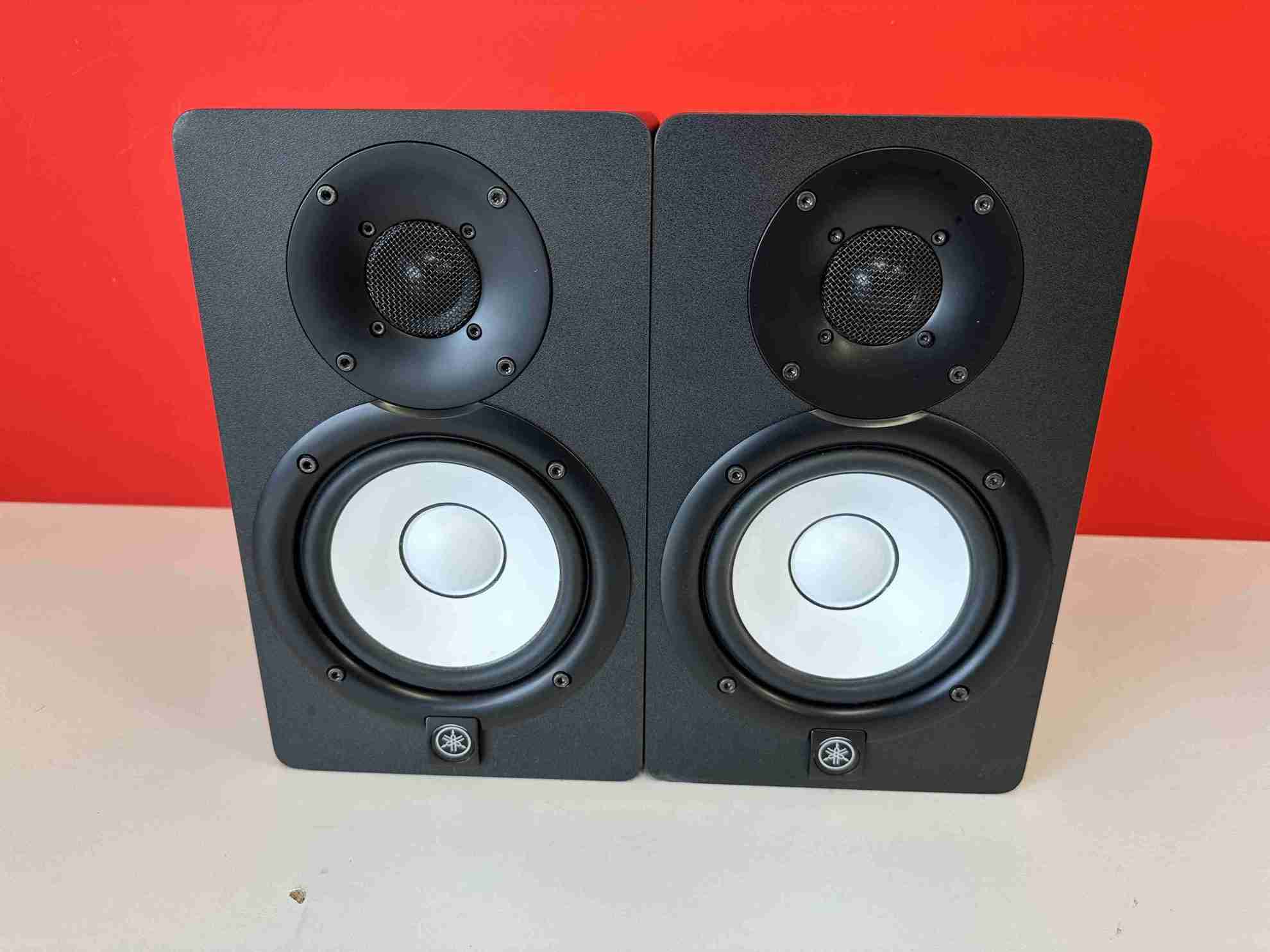 PAIR Yamaha HS5 Active Studio Monitors - Pre Owned - Deck Converters