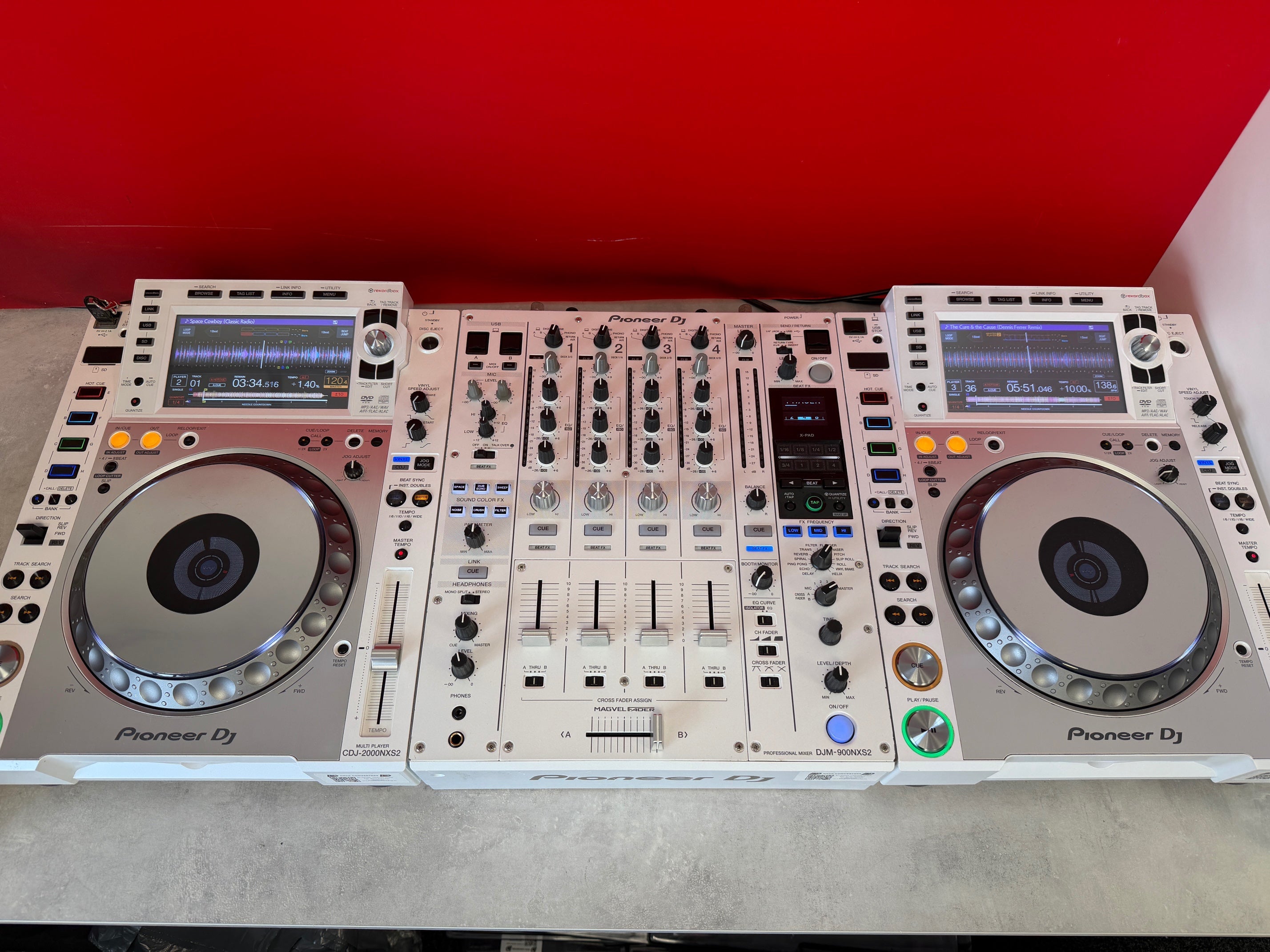 Pioneer DJ CDJ 2000 NXS2 & 900 NXS2 Set Limited Edition White - Pre Owned - Deck Converters