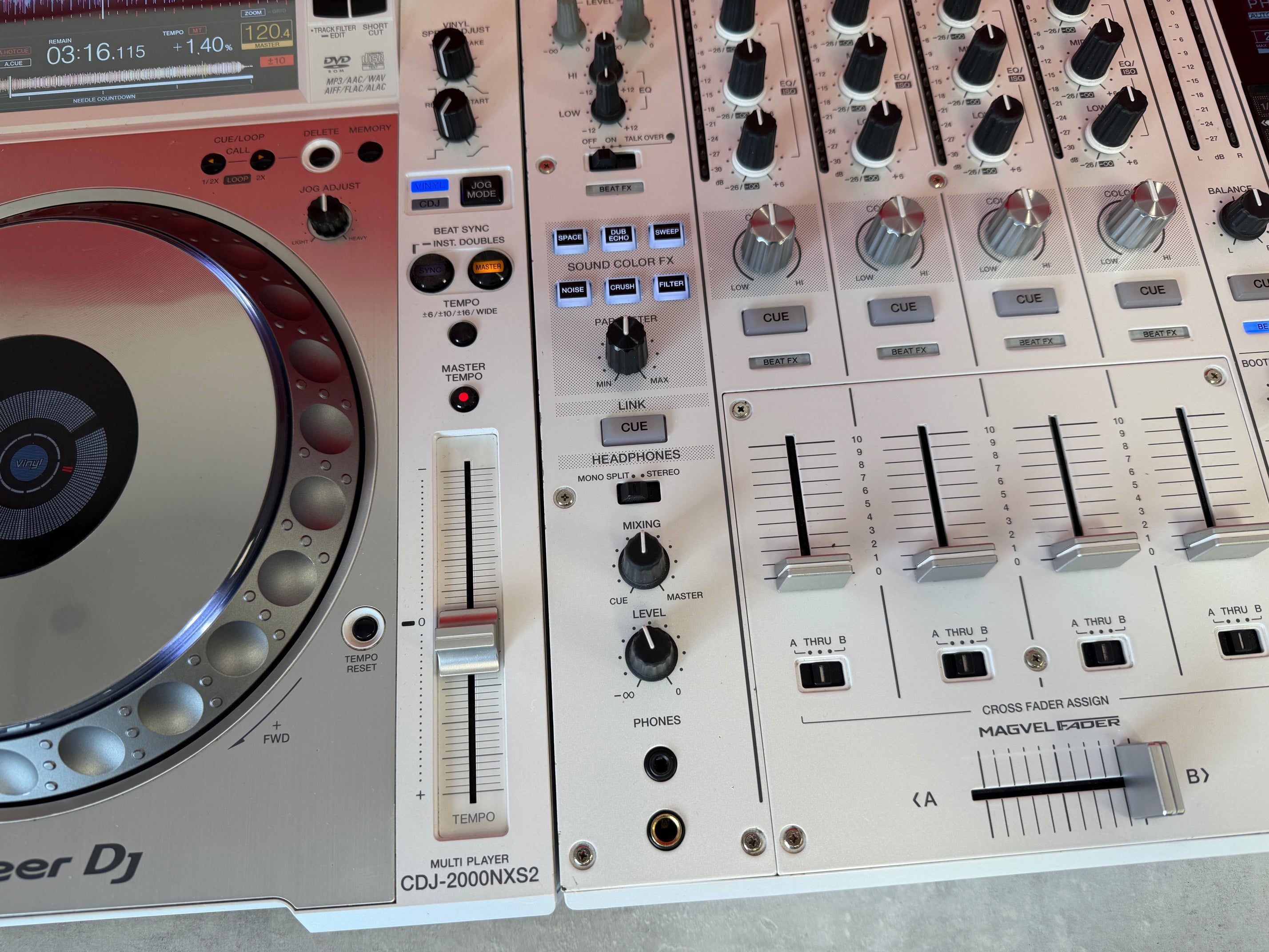 Pioneer DJ CDJ 2000 NXS2 & 900 NXS2 Set Limited Edition White - Pre Owned - Deck Converters