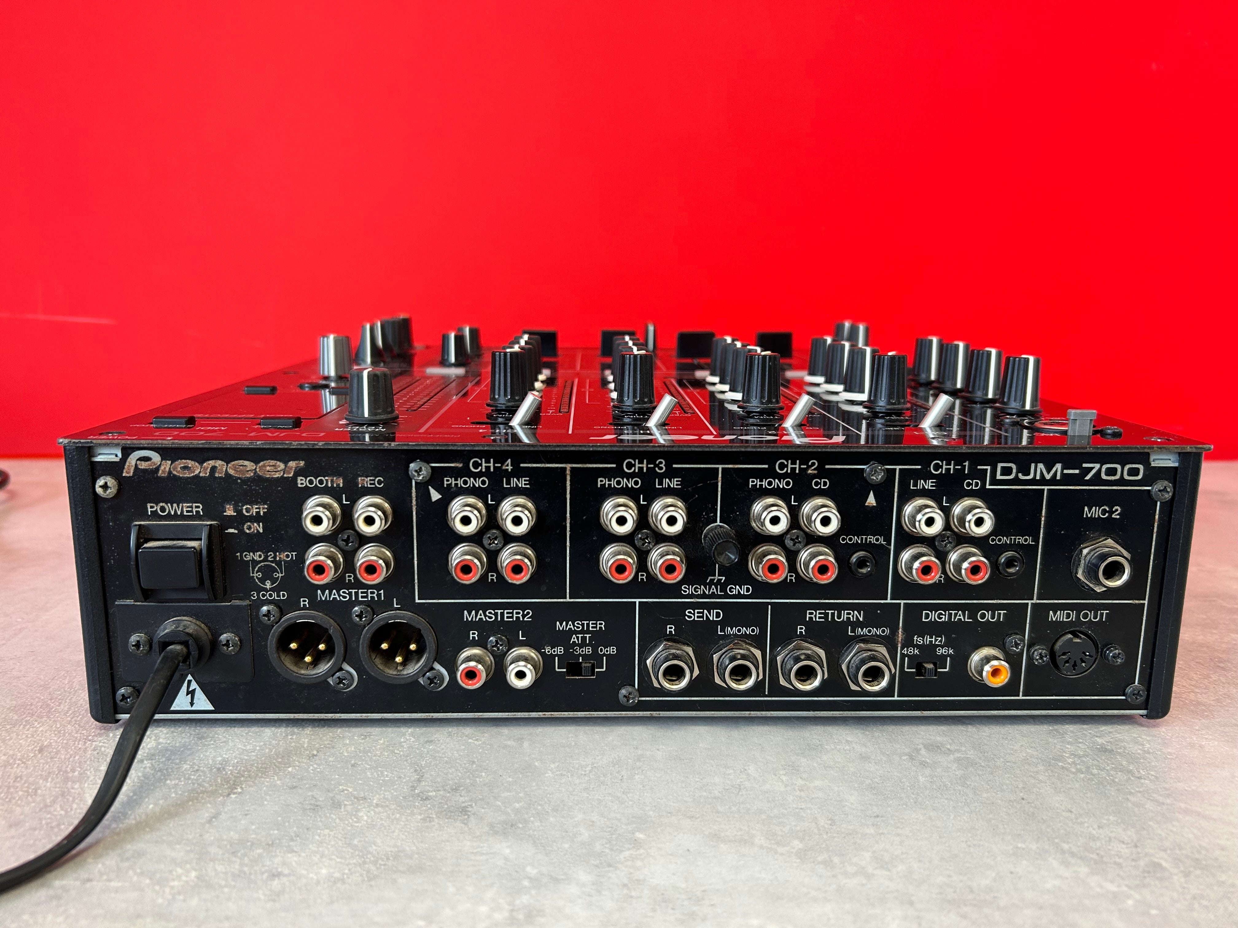 Pioneer DJM 700 Professional DJ Mixer - Deck Converters