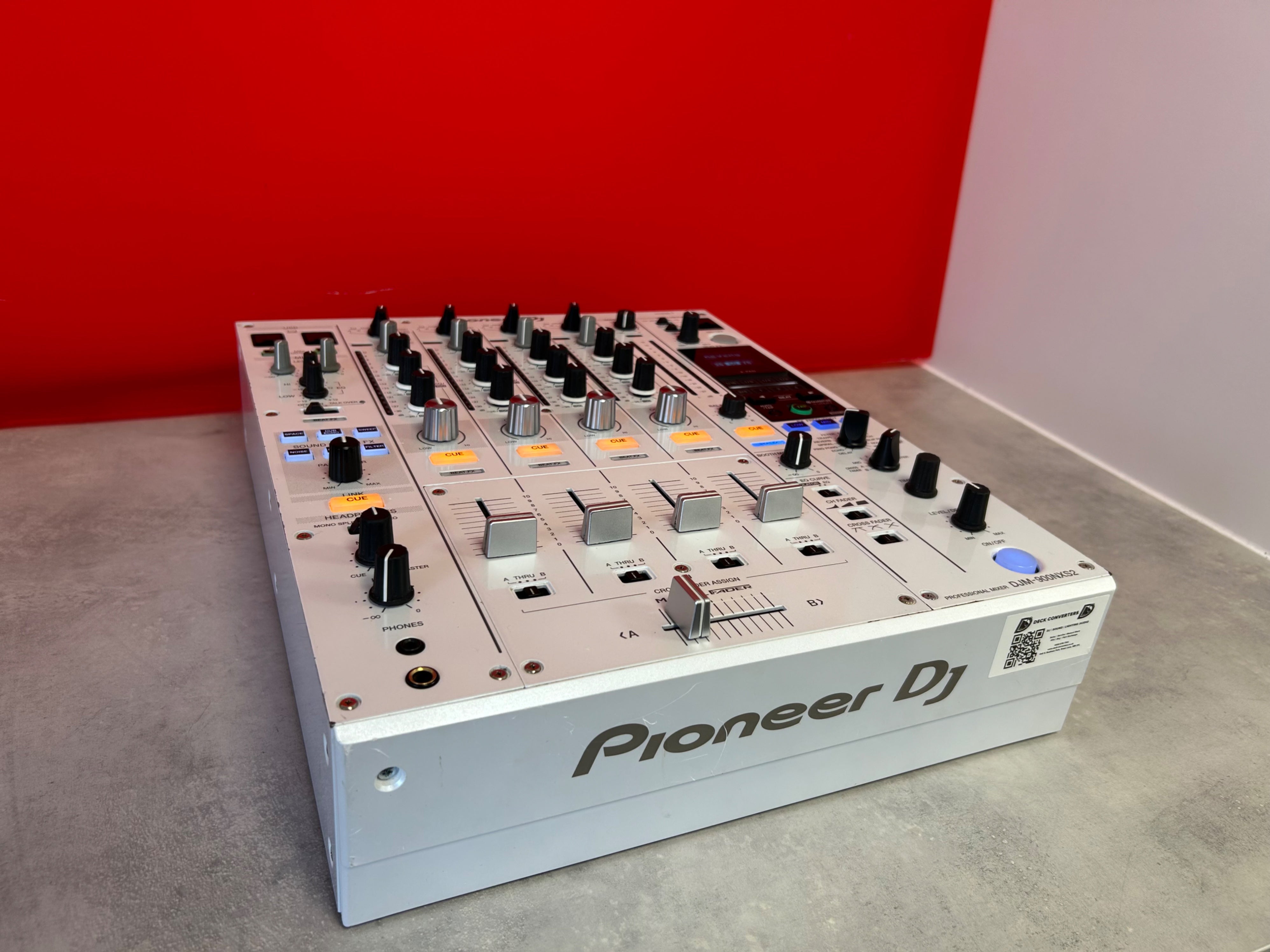 Pioneer DJM 900 NXS2 DJ Mixer Limited Edition White Pre Owned - Deck Converters