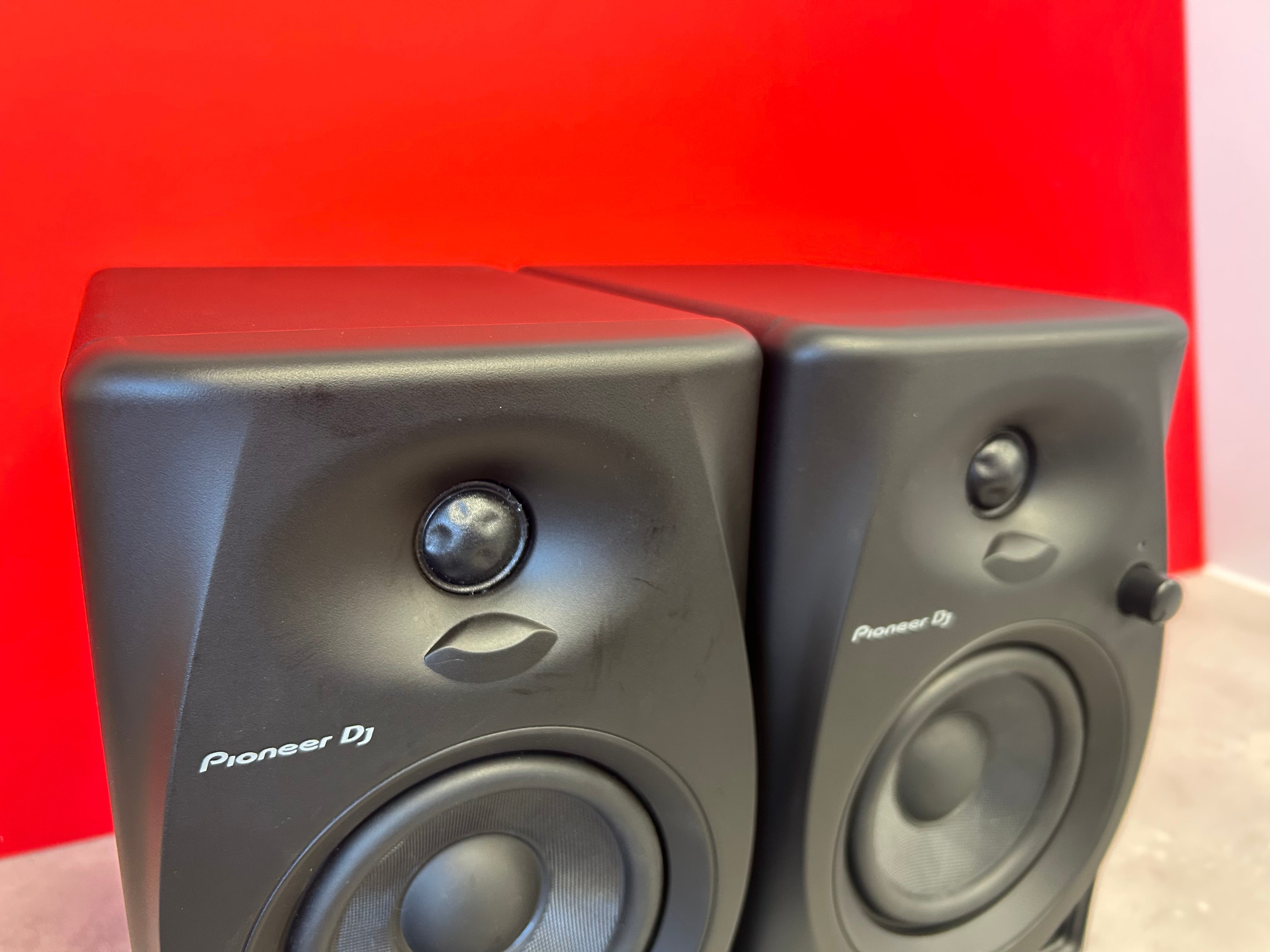 Pioneer DM 40D Monitor PAIR - Pre Owned - Deck Converters