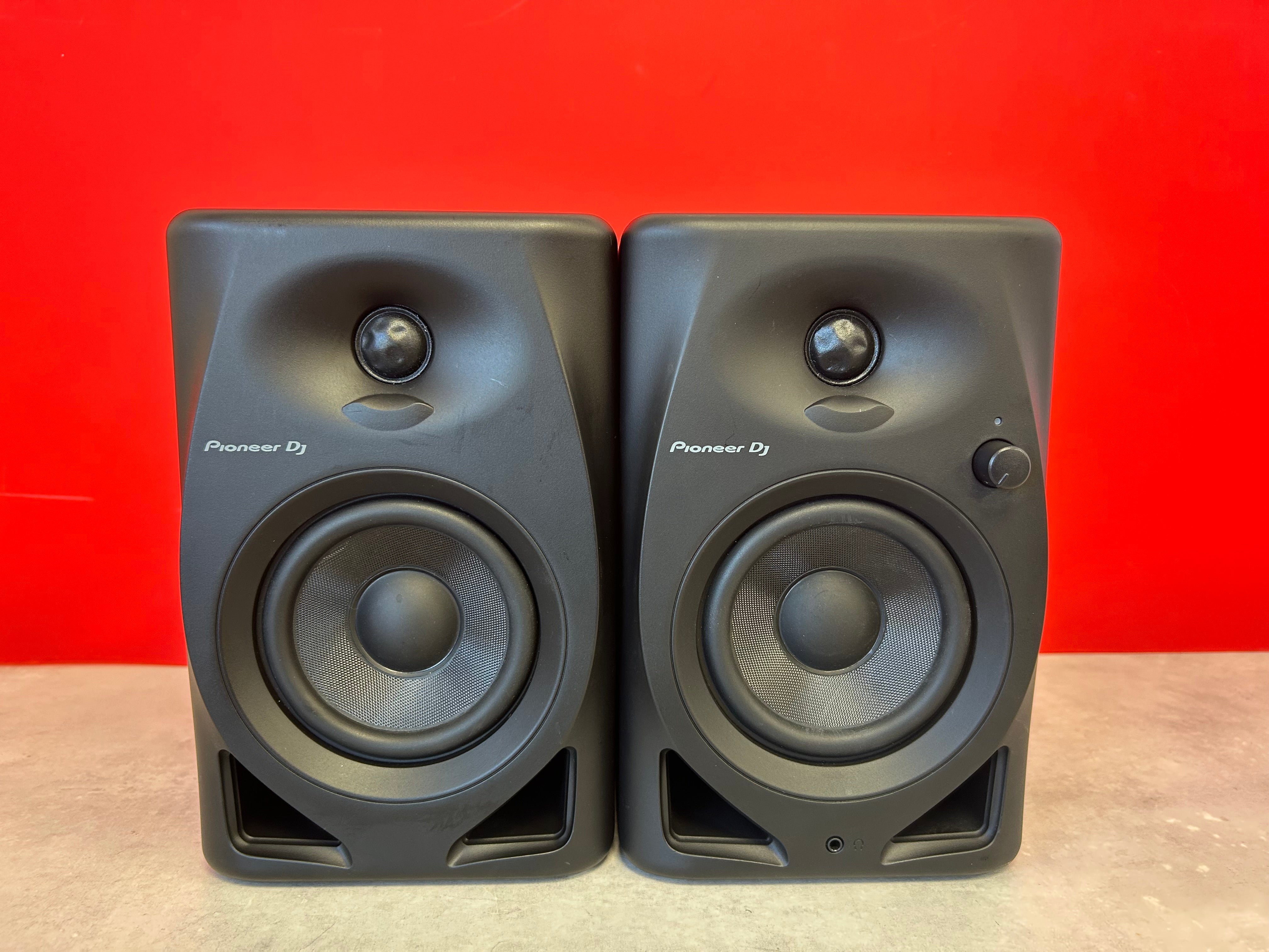 Pioneer DM 40D Monitor PAIR - Pre Owned - Deck Converters