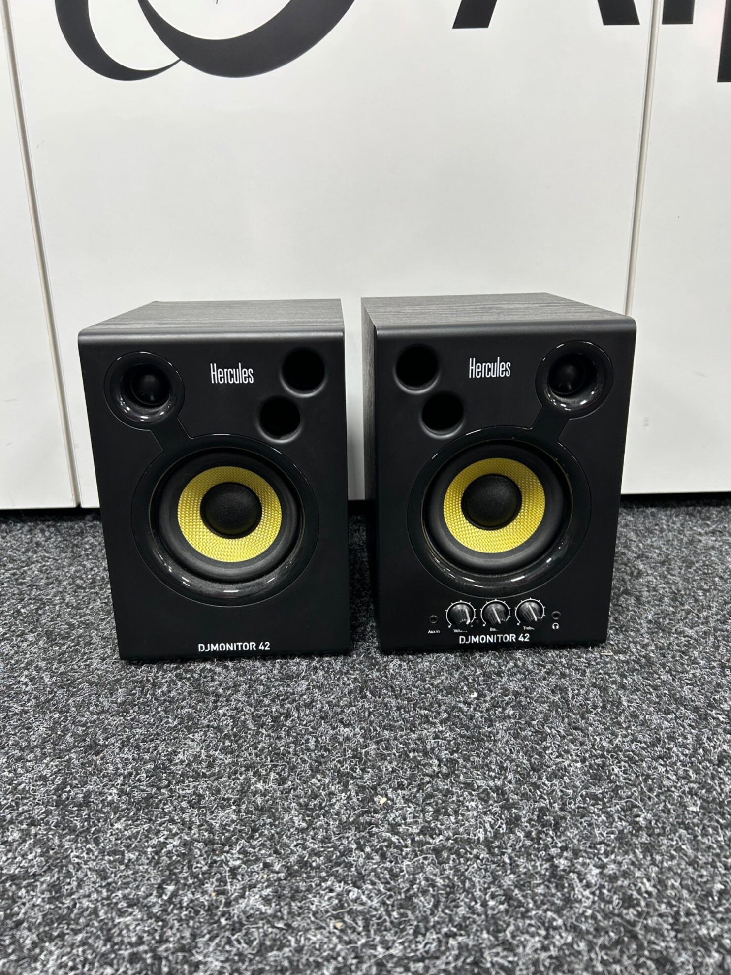 Pre Owned Hercules DJ Monitor 42 - Pair - Deck Converters